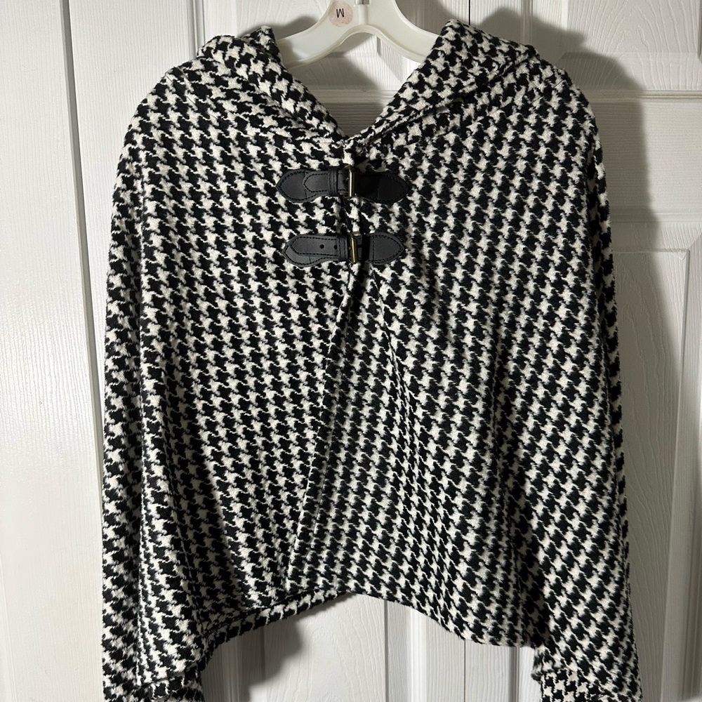 Women’s Houndstooth Cape Coat